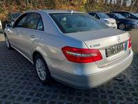 Vue de l’arrière gauche