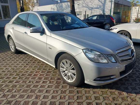 Vue de l’avant gauche