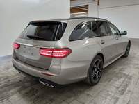 Pogled od pozadi desno