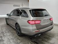 Pogled od pozadi levo