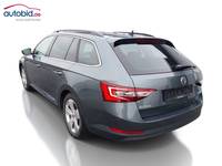 Vista traseira esquerda