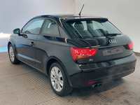 Vaade tagant vasakult