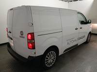 Pogled od pozadi desno