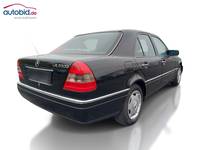 Pogled od pozadi desno