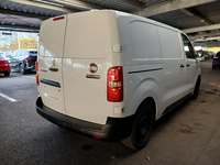 Pogled od pozadi desno