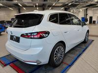 Pogled od pozadi desno