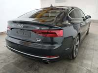 Skats no labās puses aizmugurē