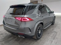 Skats no labās puses aizmugurē