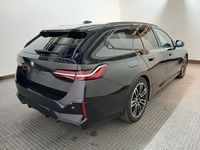 Vue de l’arrière droit