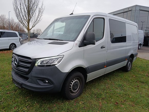 Pogled od napred levo