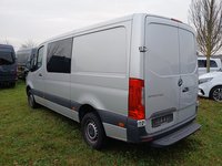 Pogled od pozadi levo