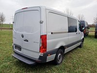 Pogled od pozadi desno