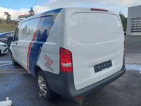 Vaade tagant vasakult