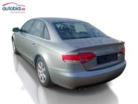 Skats no kreisās puses aizmugurē