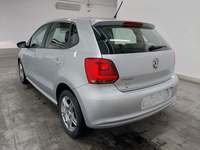 Skats no kreisās puses aizmugurē