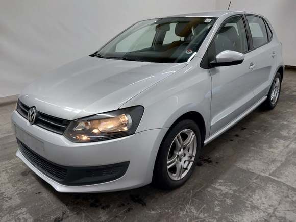 Skats no kreisās puses priekšā