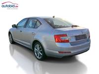 Vista traseira esquerda