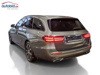 Vaade tagant vasakult