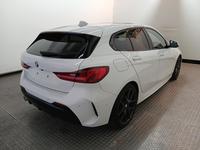 Pogled od pozadi desno