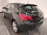 Vaade tagant vasakult