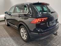 Vaade tagant vasakult