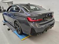 Vista traseira esquerda