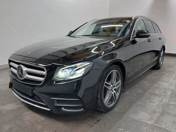 Skats no kreisās puses priekšā