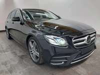 Skats no labās puses priekšā