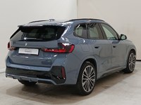 Pogled od pozadi desno