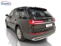 Skats no kreisās puses aizmugurē