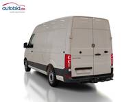 Skats no kreisās puses aizmugurē