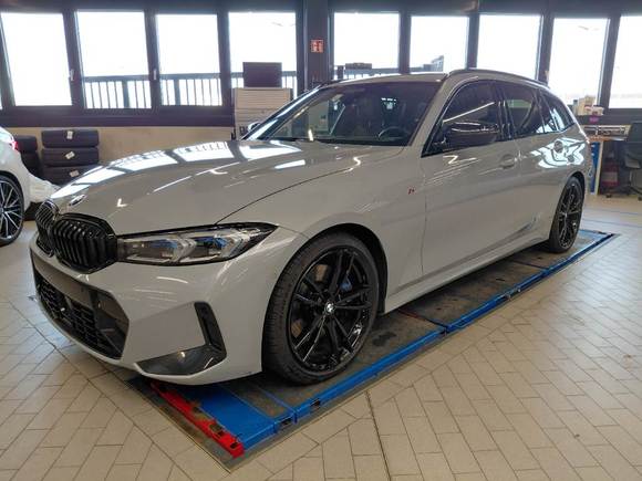 Pogled od napred levo