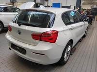 Pogled od pozadi desno