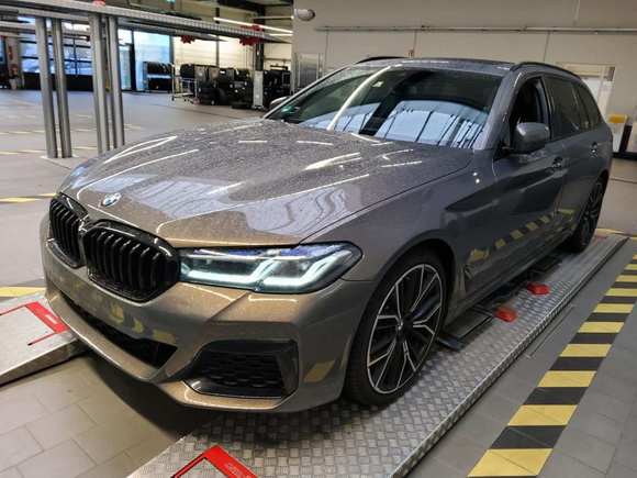 Pogled od napred levo