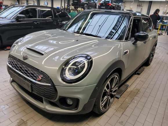 Pogled od napred levo