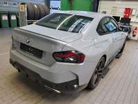 Pogled od pozadi desno