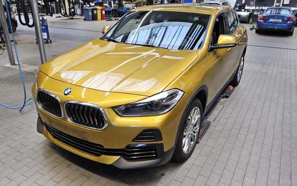 Pogled od napred levo