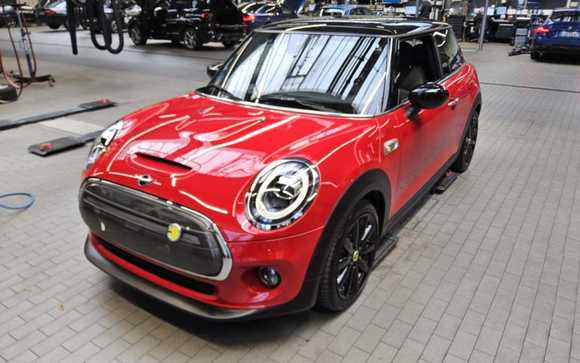 Pogled od napred levo