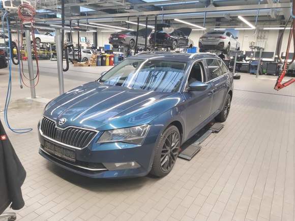 Pogled od napred levo