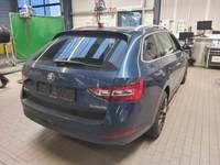 Pogled od pozadi desno