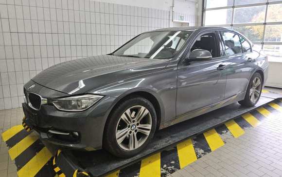 Pogled od napred levo