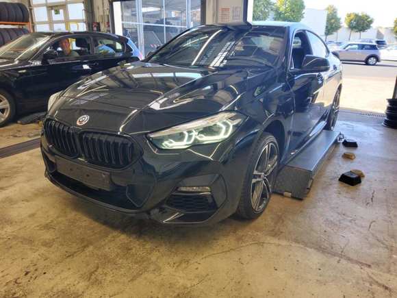 Pogled od napred levo