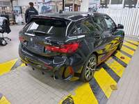 Pogled od pozadi desno