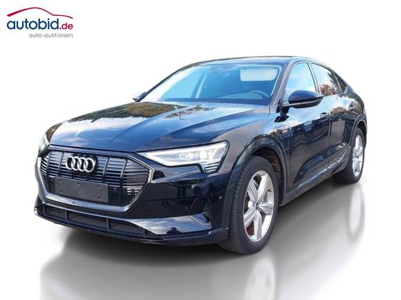 Skats no kreisās puses priekšā