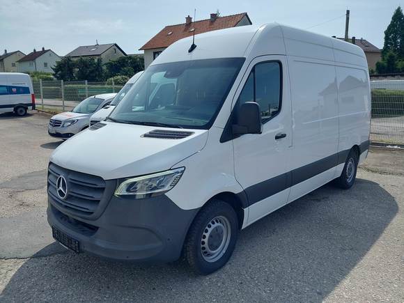 Pogled od napred levo