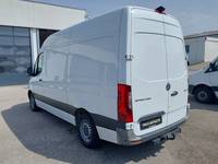 Pogled od pozadi levo