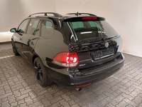 Vaade tagant vasakult