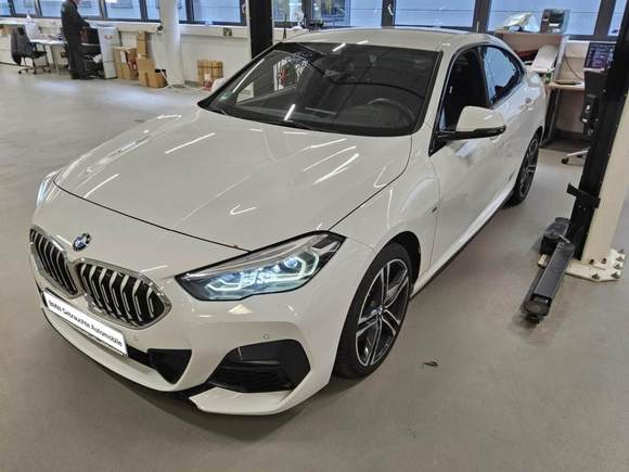 Pogled od napred levo