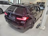 Pogled od pozadi desno