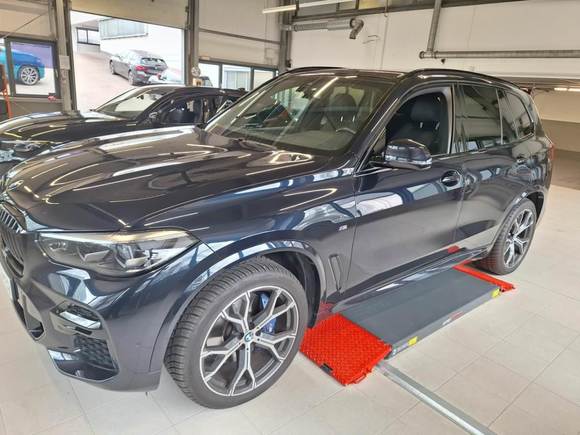 Pogled od napred levo